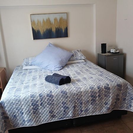 White Rose Guest House Vanderbijlpark Esterno foto